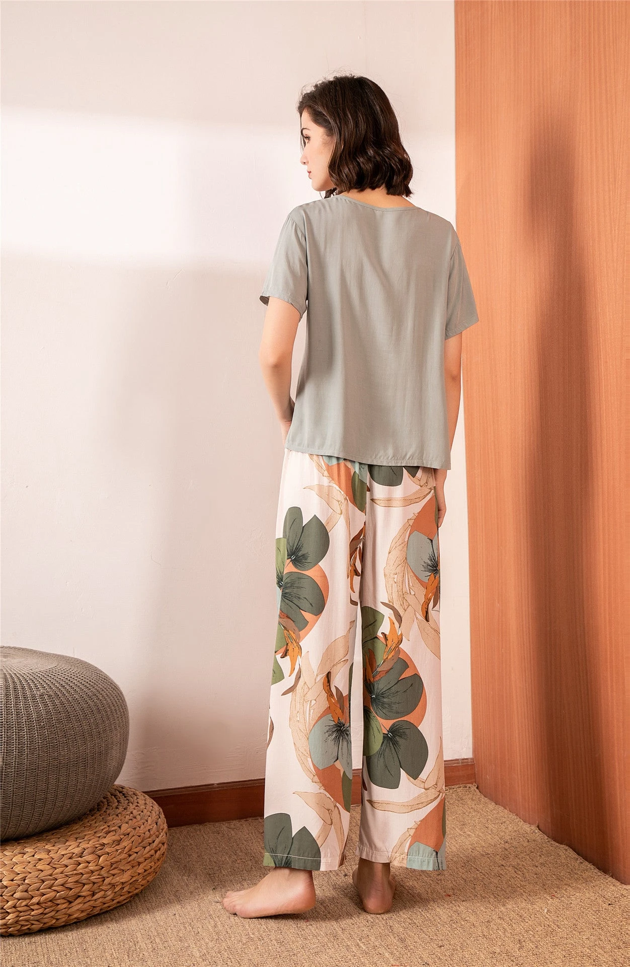 Pyjama Satin Fleuri Gris-Rose – Image 2