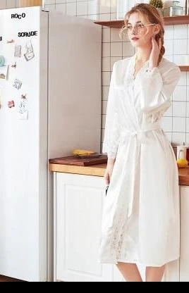 Peignoir En Satin Blanc – Image 2